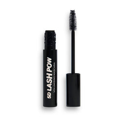 Revolution Lash Pow Mascara: tapa empujable para apertura rápida y cómoda.