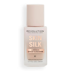 Revolution Skin Silk: aplicación con brocha para cobertura ligera y uniforme.