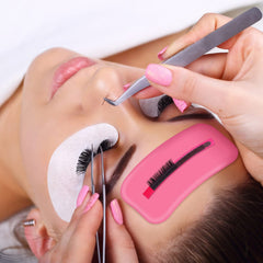 Rolybag 4-piece lash pad set keeps lashes organized during application.