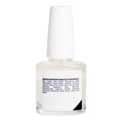 Ruby Kisses Crecimiento y reparación de uñas, primer plano de aplicación.