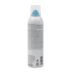 Peinado con mousse de RUSK muestra definición y volumen duradero en el cabello