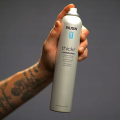 Empaque premium de Thickr, experiencia de uso diaria.