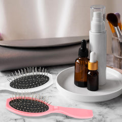 Salbsever wig brush detangles curls and restores neatness.
