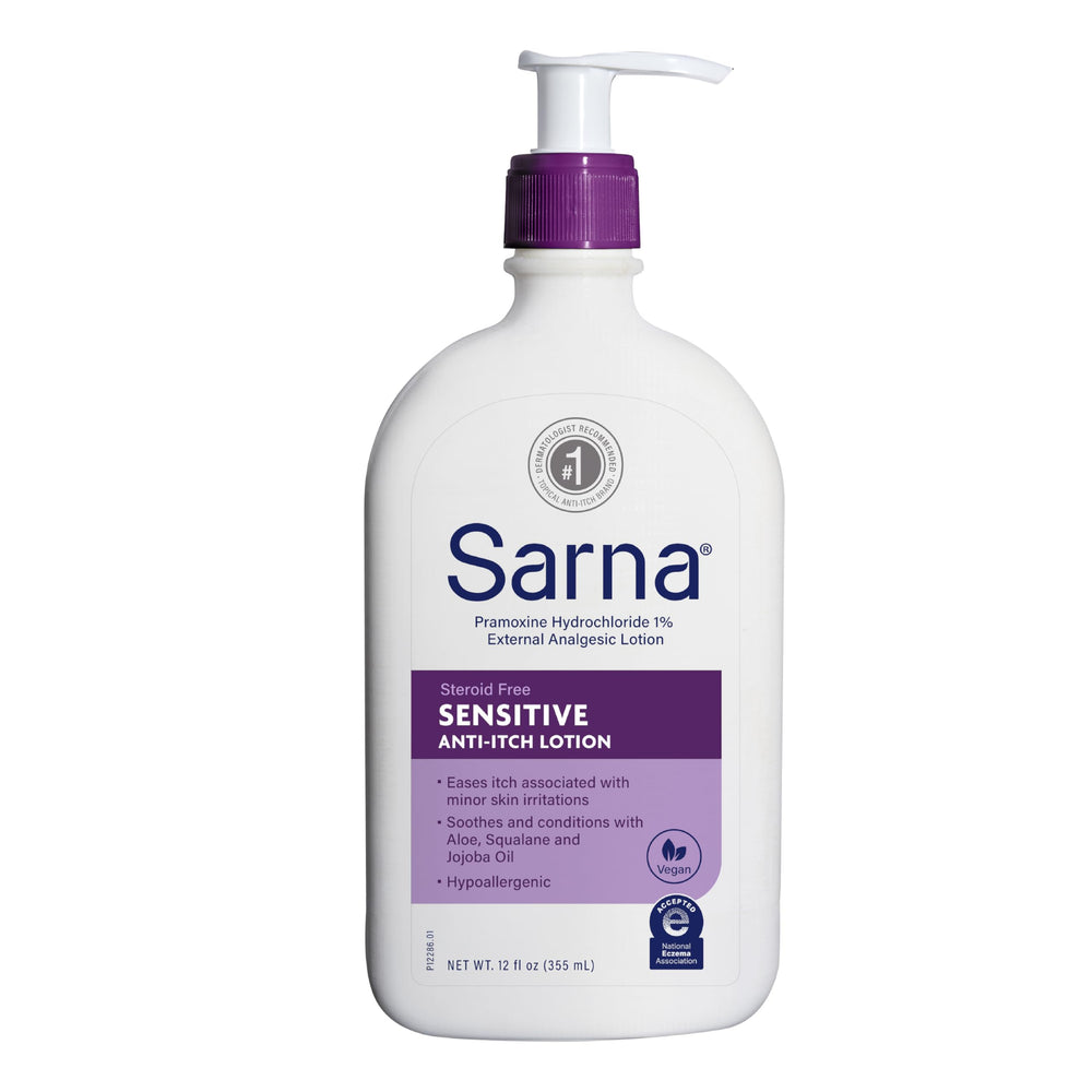 Loción Sarna Sensitive para prurito: botella visible y alivio suave en piel sensible.