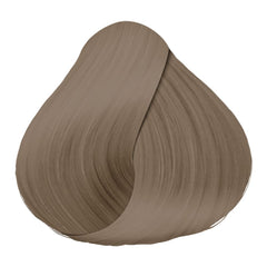 Schwarzkopf Igora Royal 8-1 dye application image shows precise coverage and vibrant light blonde cendre finish.