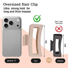 SEVEN STYLE thick-hair clip held with reinforced spring for lasting hold.