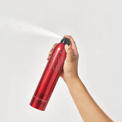 SexyHair Big Spray ofrece fijación firme para peinados con estilo durante todo el día.