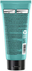 Aplicación de SexyHair Seal the Deal en las manos para peinar el cabello