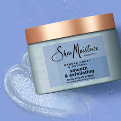 SheaMoisture Scrub exfoliante corporal hidrata suavemente tras el uso.