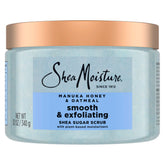 Scrub SheaMoisture de azúcar con Manuka Honey y avena en frasco para exfoliar suave.