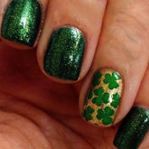Uñas prensadas Sinsen verde trébol brillo, perfectas para fiestas.