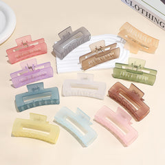 Pinzas Sisiaipu de colores variados para combinar con atuendos.