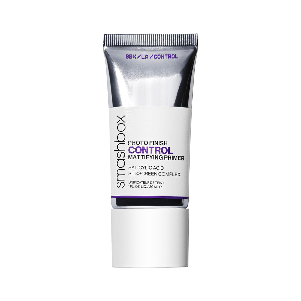 Smashbox Photo Finish Control Mattifying Primer bottle demonstrates oil-control for a shine-free complexion