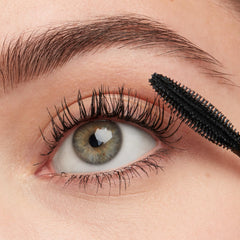 Wand used on lashes to illustrate root-to-tip length and lift.