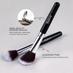SOLVE concealer brush for precise spot correction on the skin.