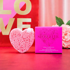 Jabón exfoliante todo en uno SPONGELLÉ Camellia Rosa para piel suave.