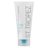 Loción potenciadora de St. Tropez vertido de la botella para un bronceado uniforme