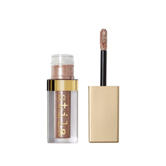 stila Kitten Karma: sombra líquida con brillo intenso y larga duración para ojos.