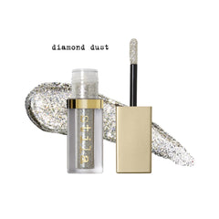 Sombra líquida Stila Magnificent Metals para una aplicación suave y uniforme.