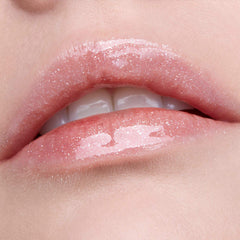 Mint flavor note and shimmer in the formula for refreshing wear.