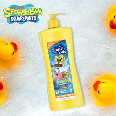 Espuma cremosa facilita el lavado suave del cabello y piel.