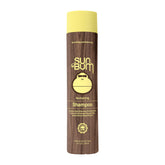 Sun Bum champú revitalizante, botella vertida, hidrata profundamente el cabello.