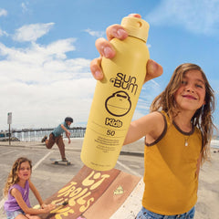 Sun Bum Kids SPF 50 fórmula sin fragancias ni parabenos para piel sensible.