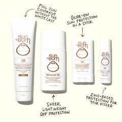 Barra facial Sun Bum resistente al agua para actividades al aire libre.