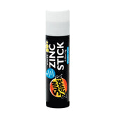 Sun Zapper Zinc Oxide Stick en nariz: cobertura mineral visible y protección.