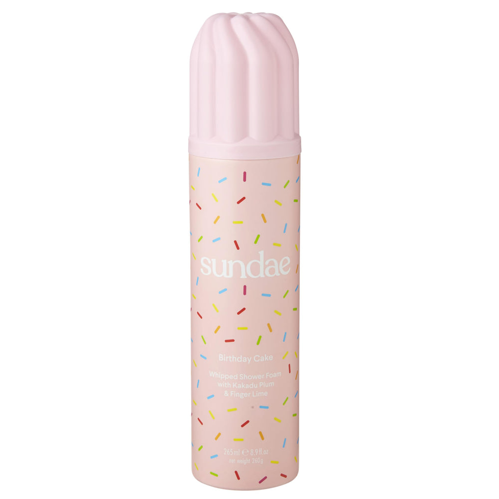 Sundae espuma de ducha batida: enfoque en la botella, aroma pastel y piel suave.