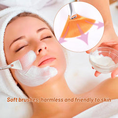 Suptizizkz fan brush close-up; smooth application on cheeks and forehead.