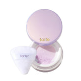 tarte creaseless polvo suelto lavanda: empaque compacto para retoques durante el día.
