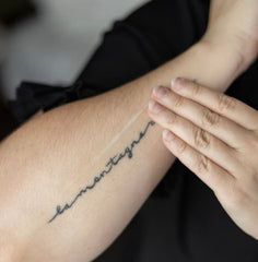 Tattoo Goo Bálsamo, aplicación rápida, calma irritación y mantiene el color vivo