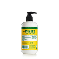 Acercamiento a la textura suave de la loción Honeysuckle de Mrs. Meyer's Clean Day.