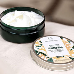 The Body Shop crema corporal de leche de almendra, textura rica que se funde en la piel