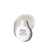 The Ordinary bálsamo labial con esqualano y aminoácidos para labios hidratados.