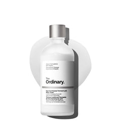 The Ordinary Saccharomyces Ferment: botella del tónico, exfoliación suave para textura uniforme.