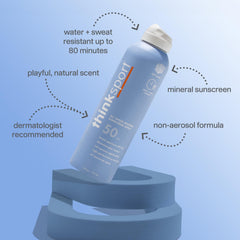 Thinksport SPF50 mineral spray, uso en la mano para prueba de cobertura rápida.