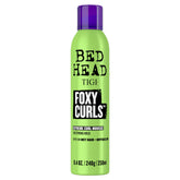 Bed Head Foxy Curls Mousse, envase de 8.4 oz, define rizos con suavidad y brillo.