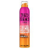 TIGI Bed Head Keep It Casual, botella de fijador con acabado natural y ligero.