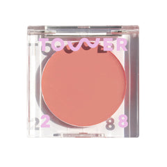 Tower 28 BeachPlease: aplicación suave en mejillas y labios para color natural.