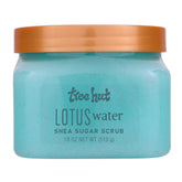 Tree Hut Lotus Water exfoliante: textura lujosa de azúcar que exfolia suavemente la piel.