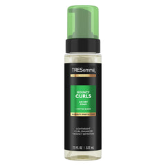 TRESemmé Air Dry Foam: rizos definidos y con movimiento, sin frizz.