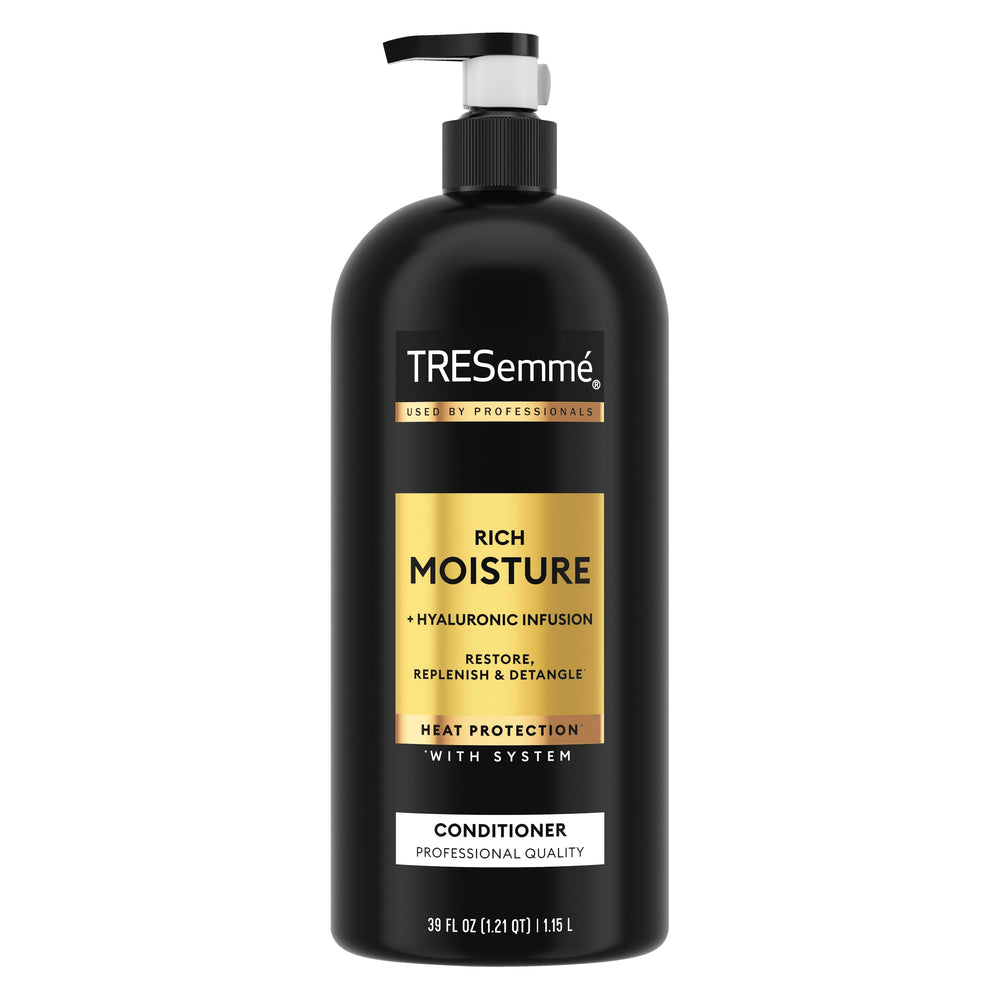 Acondicionador Rich Moisture de TRESemmé con dispensador, hidrata y desenreda el cabello seco.