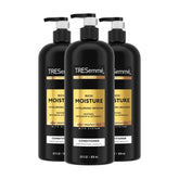 Acondicionador TRESemmé Rich Moisture vertido de la botella para hidratación instantánea.