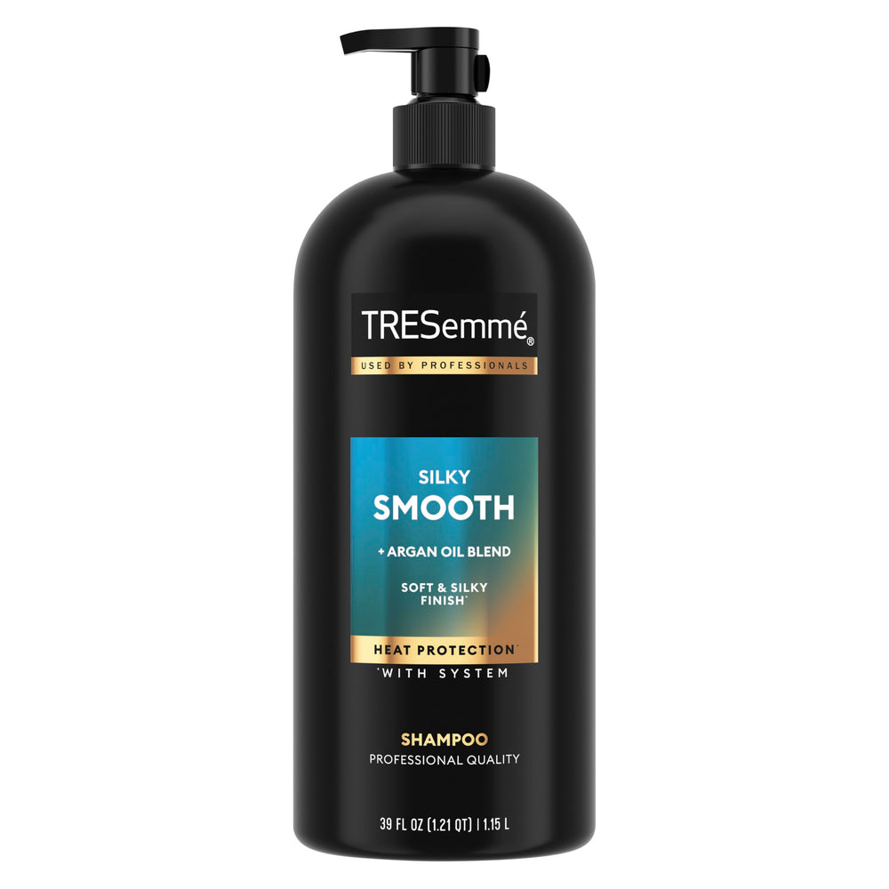 TRESemmé Smooth and Silky champú con bomba, cabello limpio y suave para uso diario.