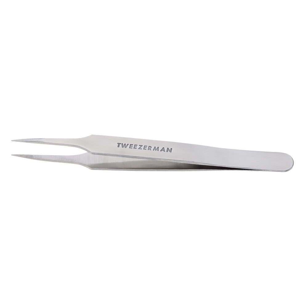 Tweezerman ingrown hair splintertweeze close-up shows precision tips for accurate removal