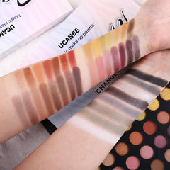 Look ahumado con colores cálidos para un efecto nocturno intenso.