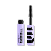 URBAN DECAY Tube Job Lash, aplicacion con brocha para levantamiento definido.