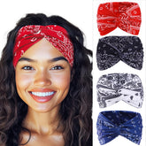 Urieo Bandana Paisley frente, peinado ordenado y estilo diario.